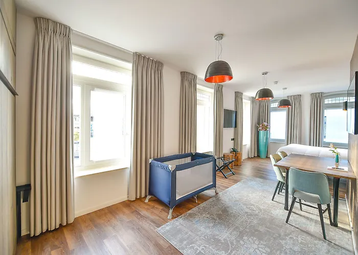 Brasserie-hotel Antje De Statie Отель