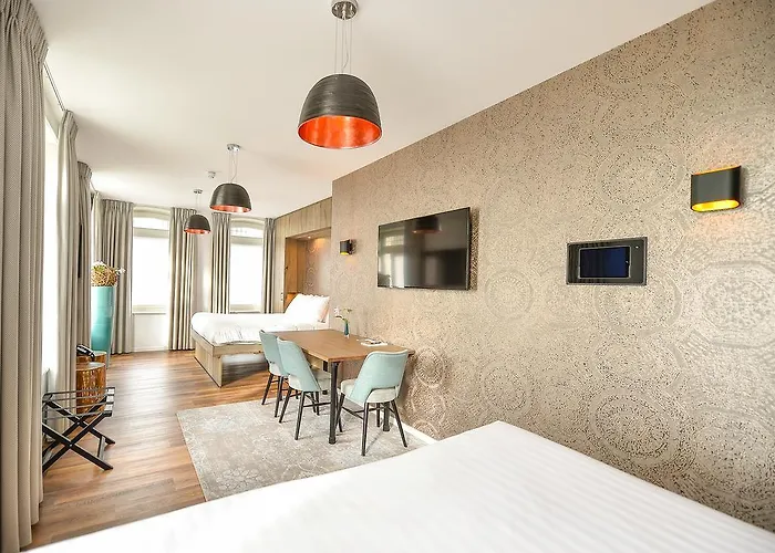 فندق Brasserie-hotel Antje De Statie 3*