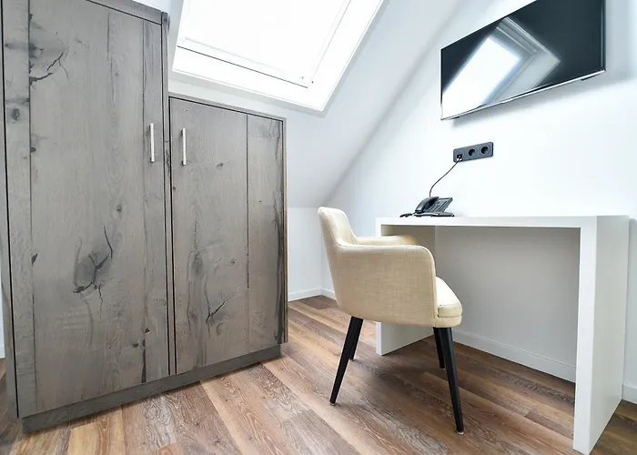 فندق Brasserie-hotel Antje De Statie 3*